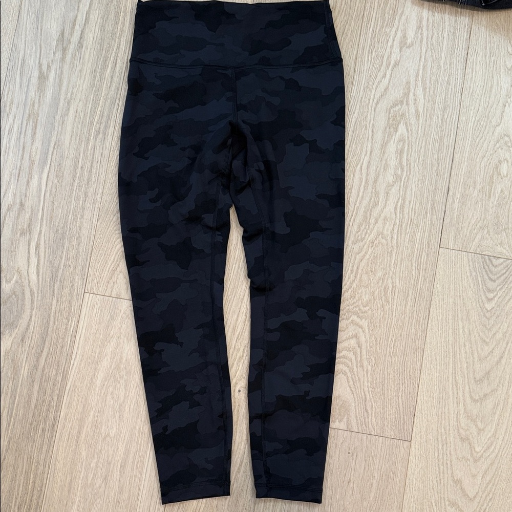 Lululemon Women’s Black Camouflage Capri Leggings